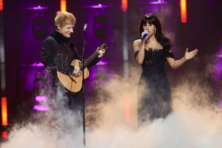 Aitana y Ed Sheeran, en LOS40 Music Awards Santander 2025.