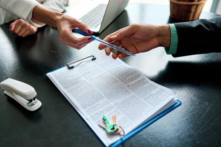 Imagen de una firma de un documento.