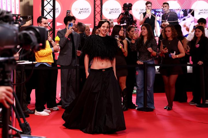 La cantante Rosalía en la alfombra roja de Los40 Music Awards