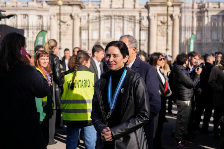 La presidenta de la Comunidad de Madrid, Isabel Díaz Ayuso, a su llegada a la eucaristía por la festividad de la Virgen de la Almudena, patrona de Madrid, presidida por el cardenal José Cobo.