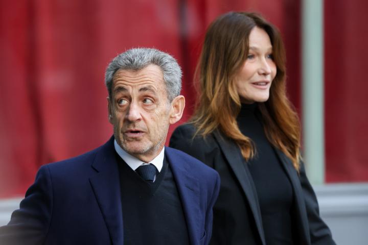 Nicolas Sarkozy junto a Carla Bruni, en París