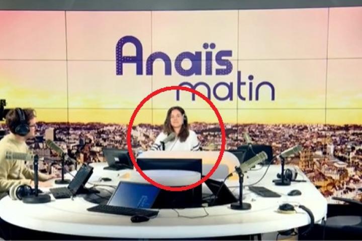 Los periodistas de RMC, escuchando lo nuevo de Rosalía.