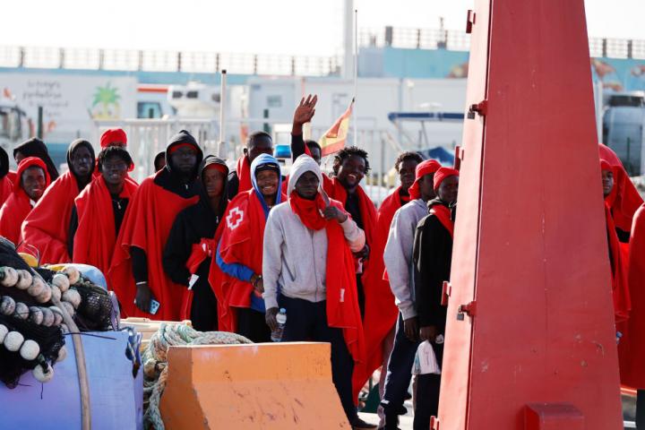 Un amplio grupo de migrantes llega a las costas de El Hierro (Canarias) este año, en una imagen ya habitual en la zona