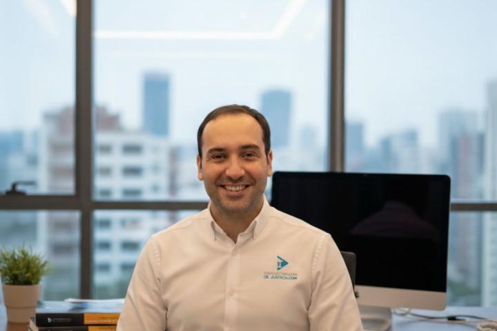 Apostar por el empleo público.