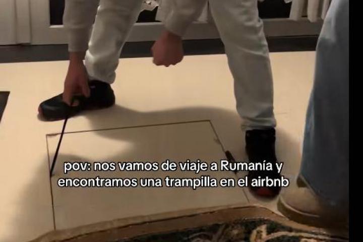 Españoles en Rumanía encuentran algo debajo de una alfombra