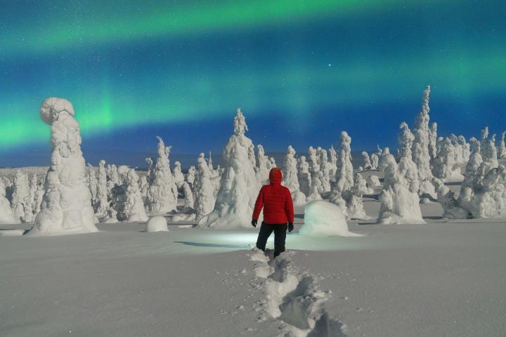 Una persona, en Laponia finlandesa.