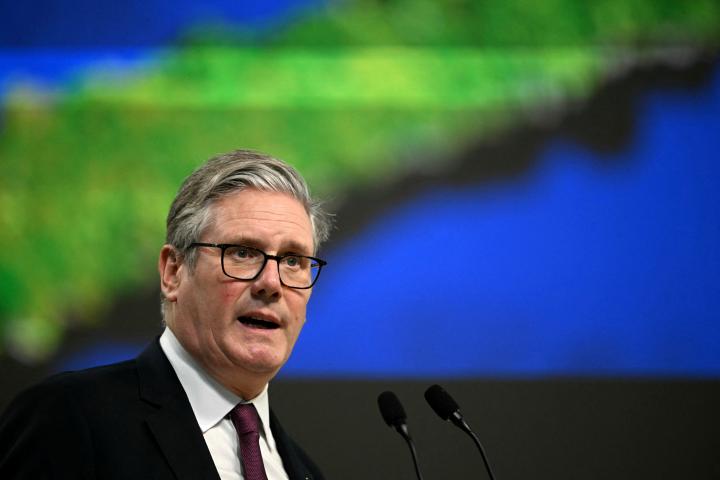 El primer ministro británico, Keir Starmer, interviene durante la conferencia climática COP30 de la ONU en Belém (Brasil), el 6 de noviembre de 2025.