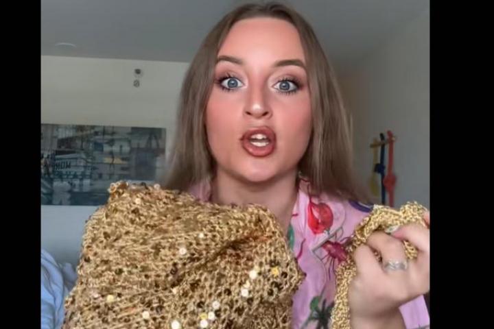 La tiktoker @aquisandrax en uno de sus vídeos.