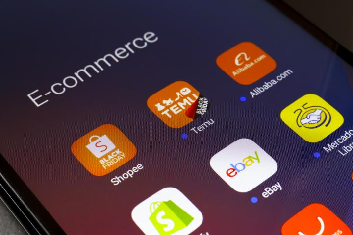 Las aplicaciones de los servicios de comercio electrónico Shopee, Temu, Alibaba, Shopify, eBay y Mercado Libre aparecen en la pantalla de un smartphone en Reno, Estados Unidos.
