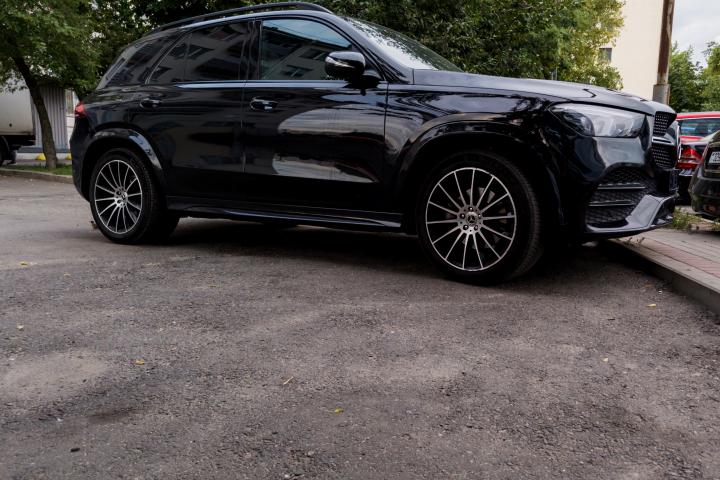 Mercedes-Benz GLE 400 d premium negro.
