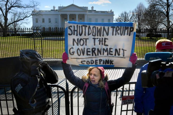 Protesta por el cierre de Gobierno ante la Casa Blanca.