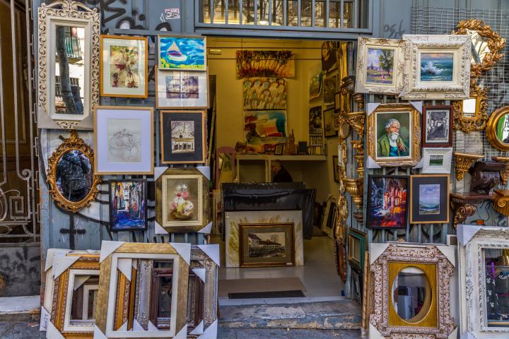 TIenda de arte en el Rastro de Madrid.