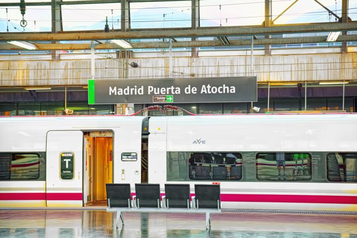 Un tren AVE en Madrid