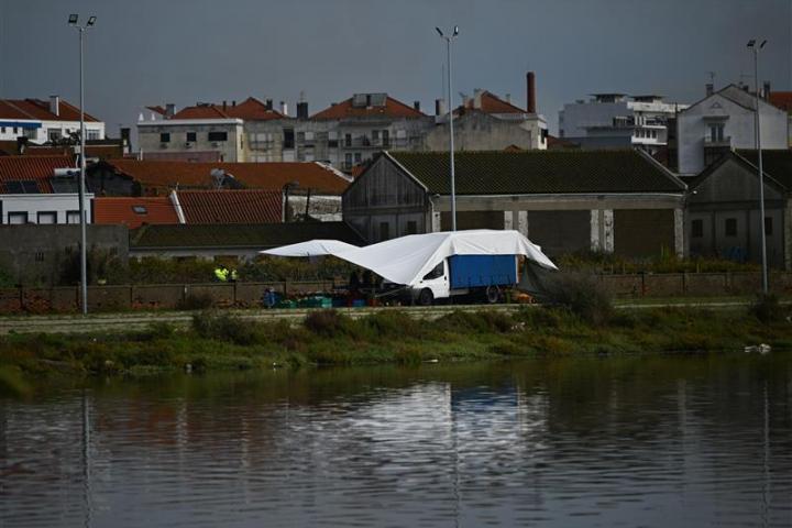 Algunos desastres que ha dejado la borrasca Claudia a su paso por el sur de Portugal.