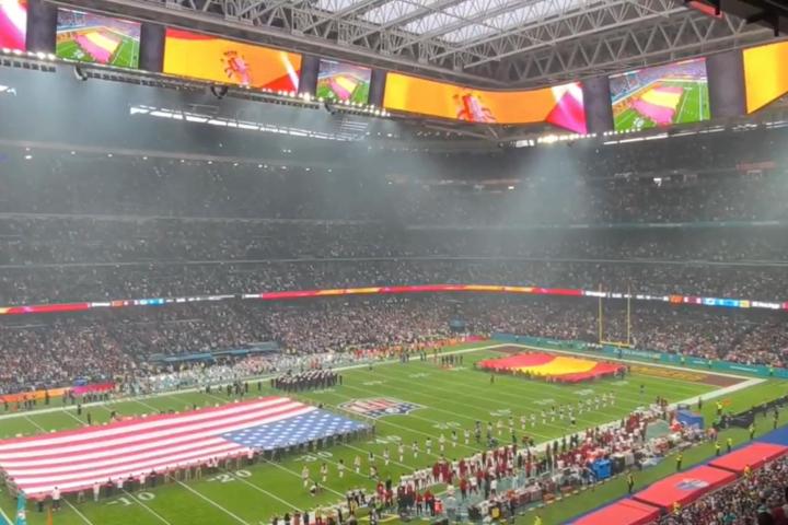 Momento del himno y homenaje