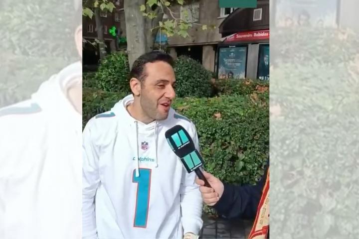 Un aficionado de los Miami Dolphins habla con 'El Huffpost' antes del partido de NFL en el Santiago Bernabéu.