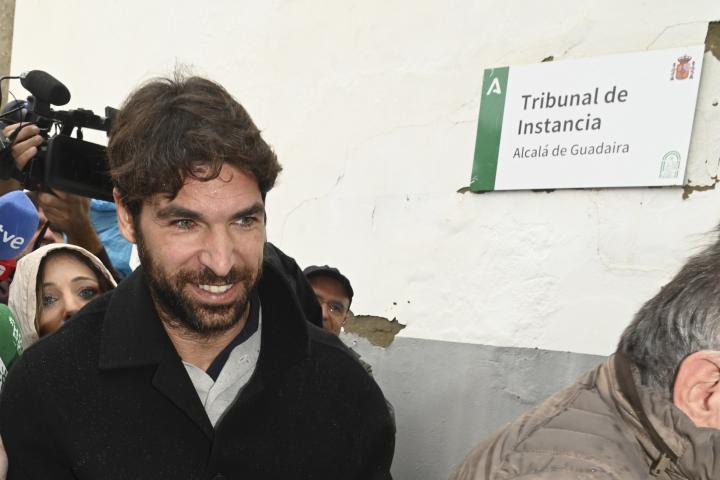 Cayetano Rivera a su llegada a los juzgados de Alcalá de Guadaira (Sevilla) este lunes 17 de noviembre.