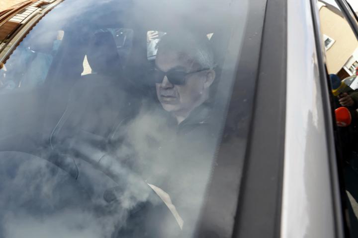 El ex secretario de Organización del PSOE Santos Cerdán llega conduciendo su vehículo a su domicilio en la localidad navarra de Milagro este jueves