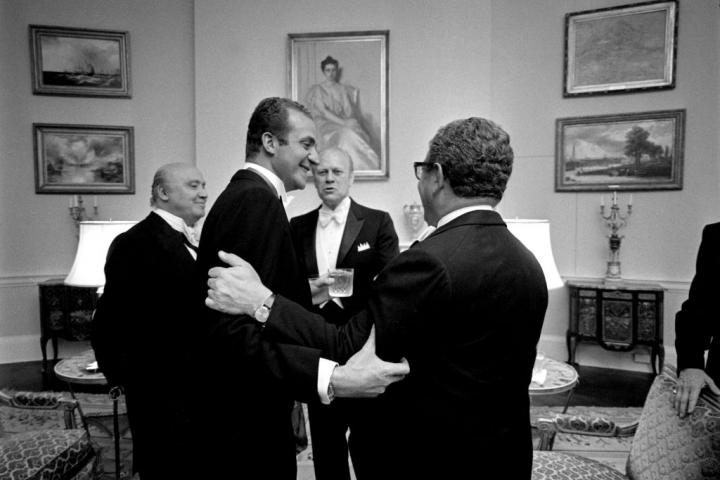 Gerald R. Ford, Juan Carlos I, Henry Kissinger y José María de Areilza, reunidos en la Casa Blanca, el 2 de junio de 1976.