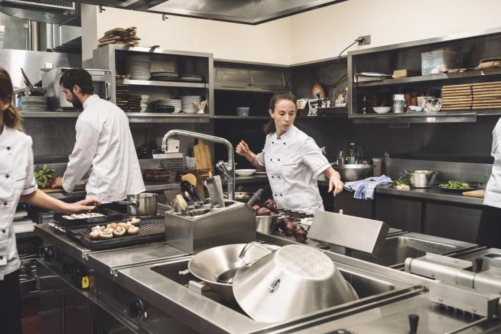 Personas en una cocina