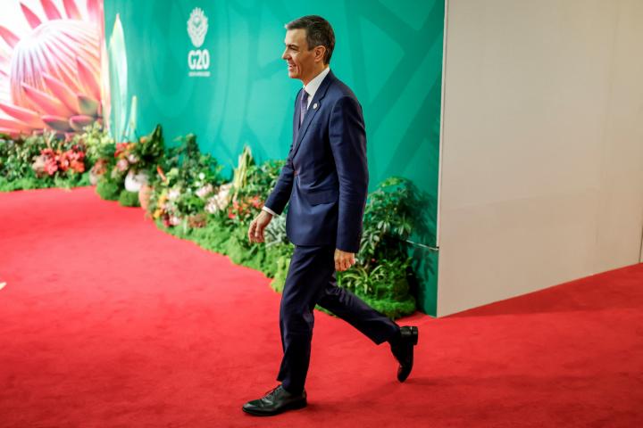 El presidente del Gobierno, Pedro Sánchez, llega a la Cumbre de Líderes del G20 en el Centro de Exposiciones Nasrec en Johannesburgo, el 23 de noviembre de 2025