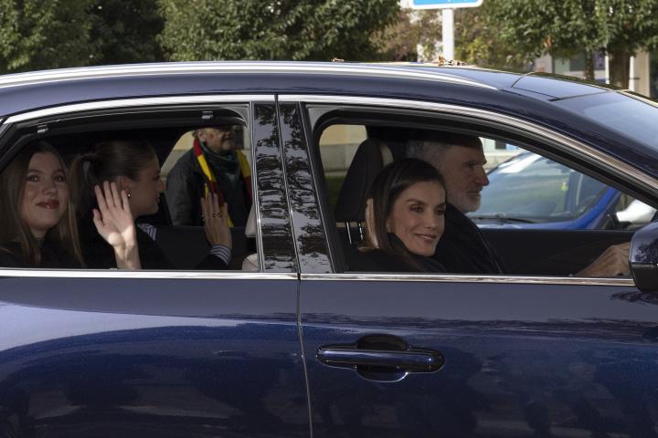 Los reyes Felipe y Letizia, la princesa Leonor y la infanta Sofía en el almuerzo por el 50 aniversario de la monarquía