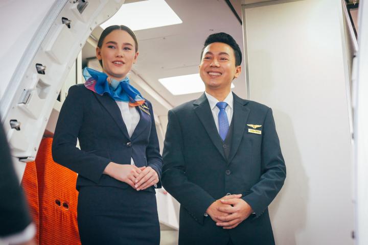 Dos tripulantes de cabina.