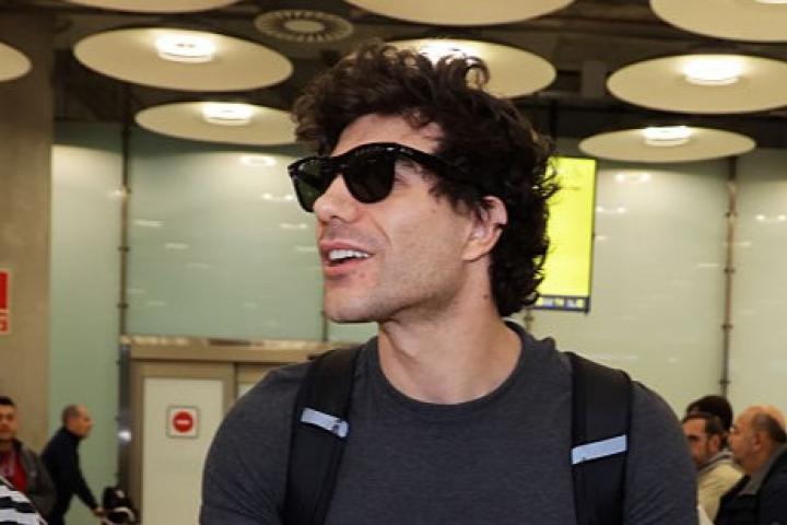 Javier Calvo a su llegada en el aeropuerto.