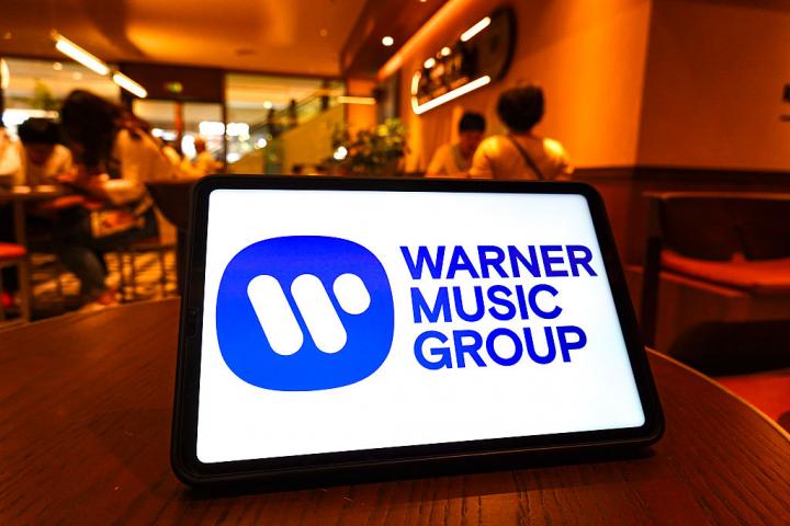 Logo de la compañía Warner Music Group.