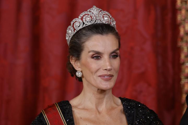 La reina Letizia, este miércoles en el palacio real con la tiara Cartier