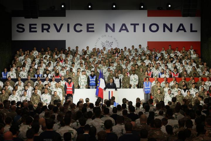Macron, este jueves al presentar el servicio militar voluntario para jóvenes.