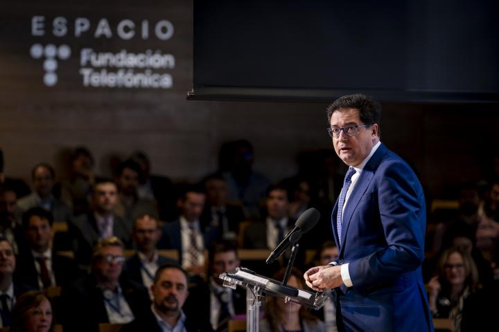 Óscar López, ministro de Transformación Digital, habla durante un acto de Telefónica