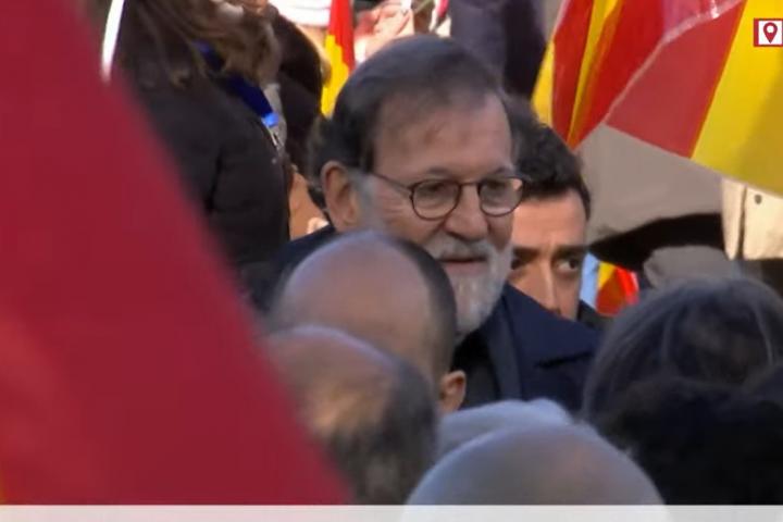 El rótulo de Telemadrid durante la manifestación del PP