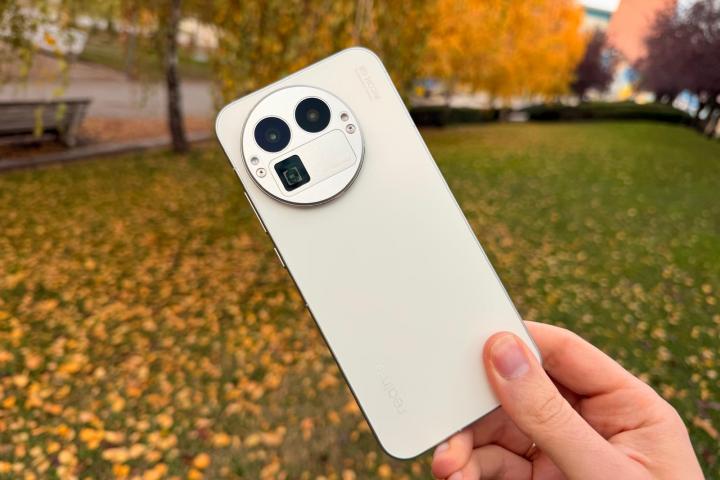 El nuevo realme GT 8 Pro, probándolo en exteriores.
