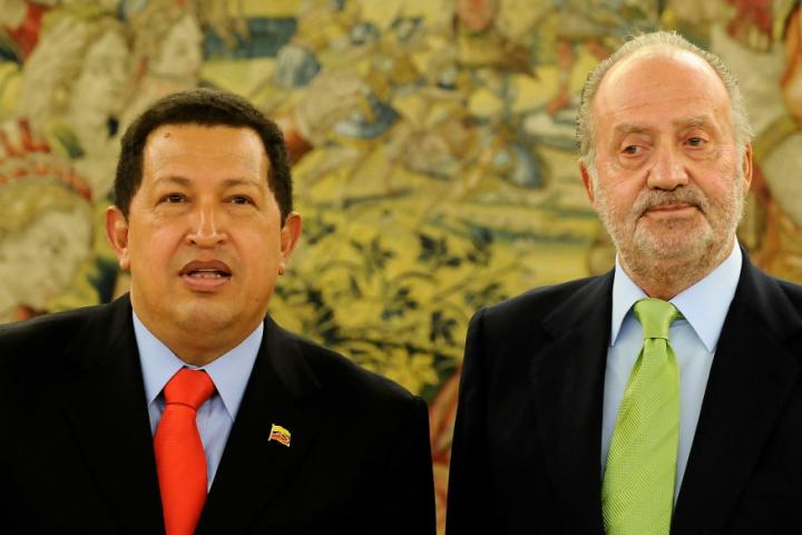 El rey Juan Carlos y Hugo Chávez, en un encuentro en Zarzuela el 11 de septiembre de 2009.