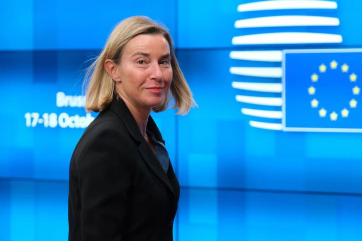La entonces jefa de la diplomacia europea, Federica Mogherini, el 18 de octubre de 2019, a su llegada a un Consejo europeo, en Bruselas.