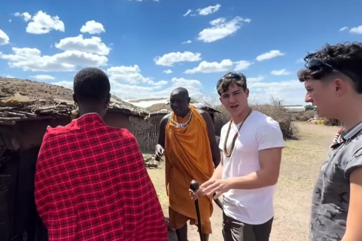 buyers-masai-mujeres-construyen-casas