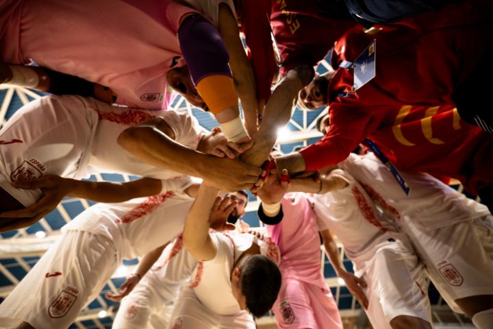 La selección española hace piña antes de uno de sus partidos en el Mundial VIRTUS