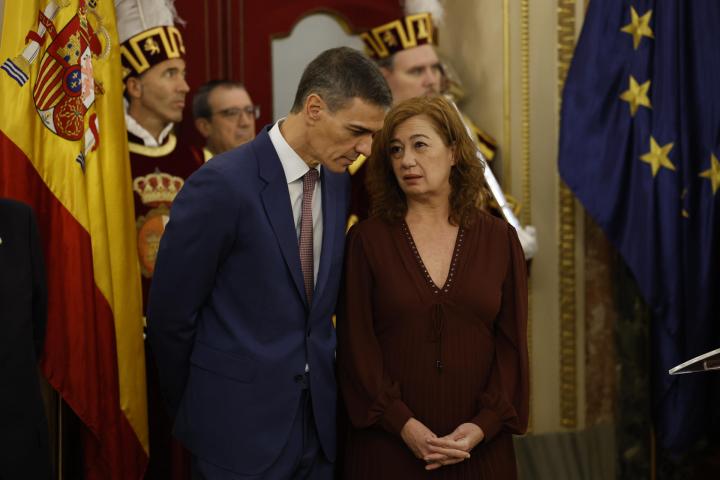 El presidente del Gobierno, Pedro Sánchez, y la presidenta del Congreso Francina Armengol.