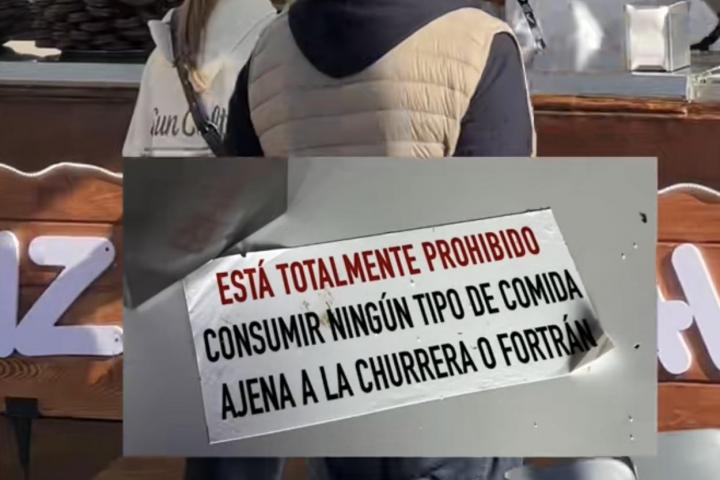 Vídeo de @_irenedelrio_ con un cartel en una churrería de Benidorm