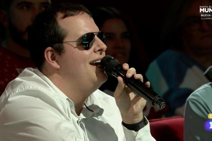 Diego, un joven del público en La Revuelta.