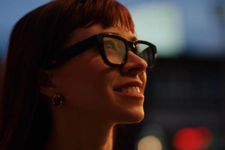 Las gafas inteligentes de Google, que incorporan una cámara y un micrófono para hacerle preguntas a Gemini.