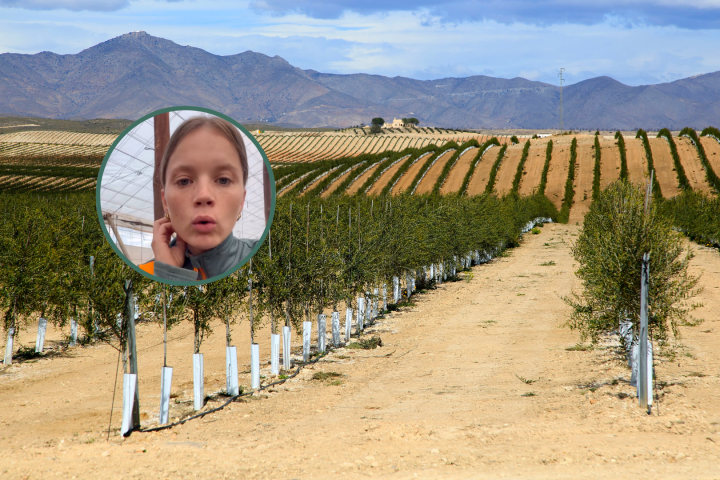 Campo de agricultura en Almería. / Samanta, joven agricultura.