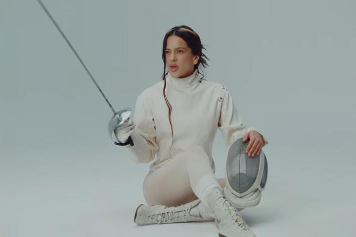 Rosalía, en el videoclip de 'La perla'
