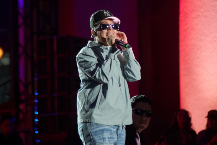 Yahritza, vocalista de Yahritza y su esencia en un concierto en 2023.