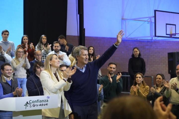 La presidenta de la Junta de Extremadura, María Guardiola, y el líder del Partido Popular, Alberto Núñez Feijóo.