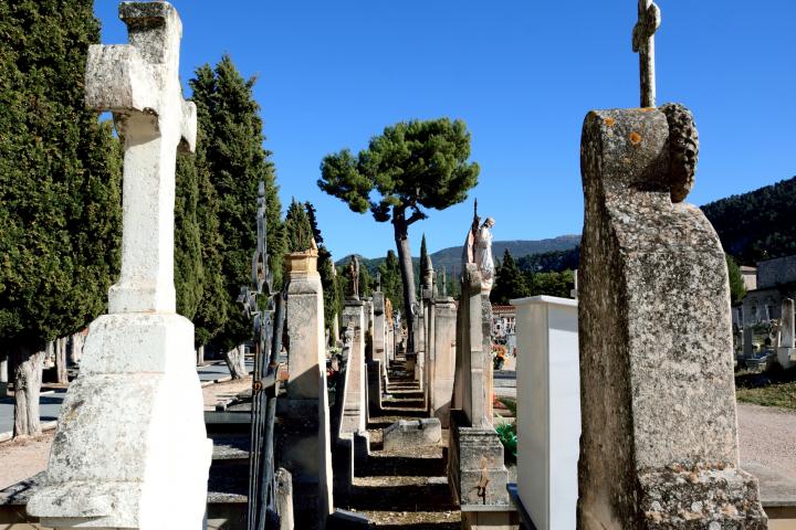 Tumbas en el cementerio de Alcoy (Valencia), en una imagen de archivo.