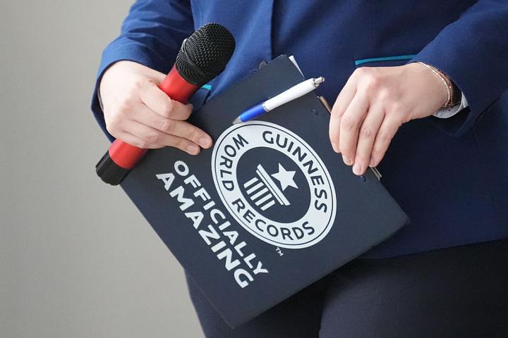 Un juez del libro del Guinness World Records.