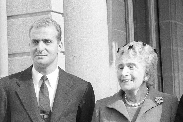 El rey Juan Carlos y su abuela Victoria Eugenia en Lausanne en 1967