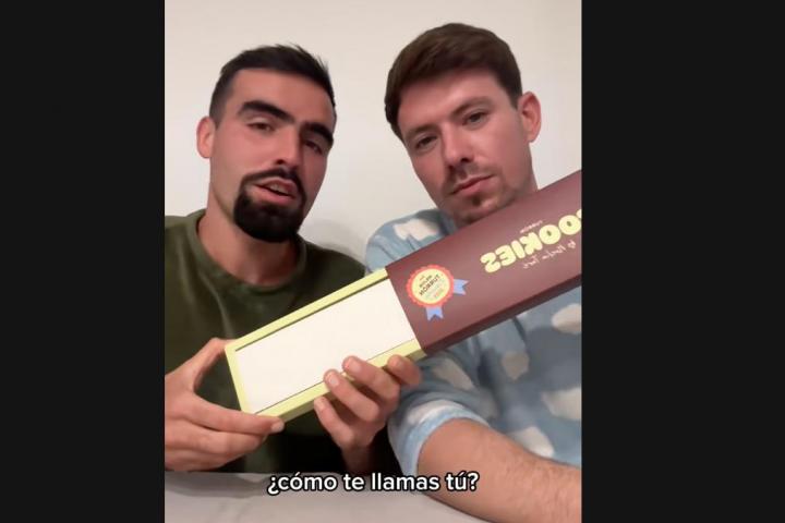 Eneko prueba el tercer mejor turrón.